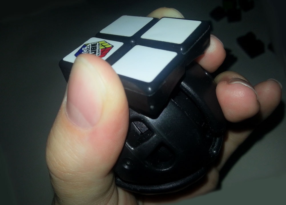 Кубик готов. Кубик рубик 4х4 разобран. Кубик Рубика в разборе. Кубик рубик 4 на 4 разобранный. Разобранный кубик на части.