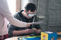 иллюстрация - сборка кубика 3х3 в слепую картинка - сборка кубика 3х3 в слепую