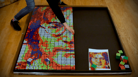 Портрет Джона Ленона из кубиков Рубиков 3х3